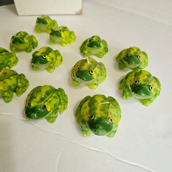 Lillian Vernon Frog Floating Candles Decorative Green Yellow Set of 12 - Picture 8 of 9